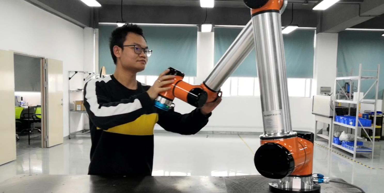 協(xié)作機(jī)器人廠家