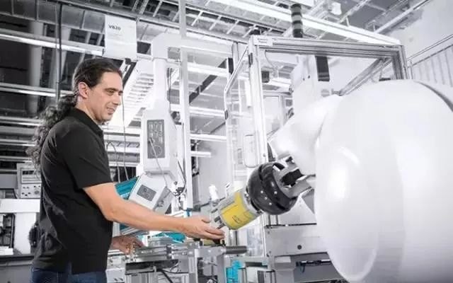human-machine collaboration brings changes to enterprise production