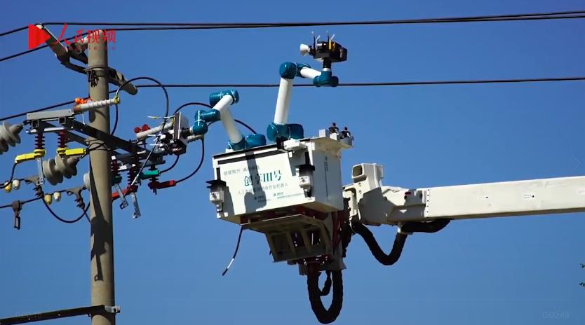 The world’s first fully autonomous distribution network live working robot has been officially launched