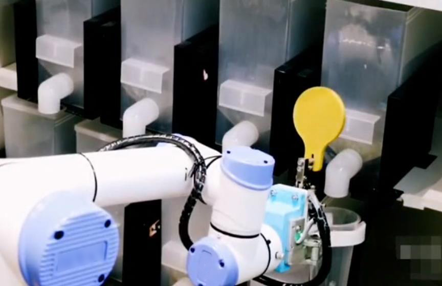 &quot;The street stall economy is on fire&quot; robot also begins to set up stall busk